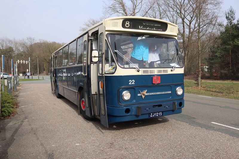 Rondrit met museumbussen door Arnhem
